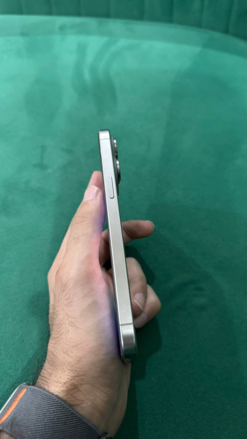 Apple iPhone 15 Pro Max 2