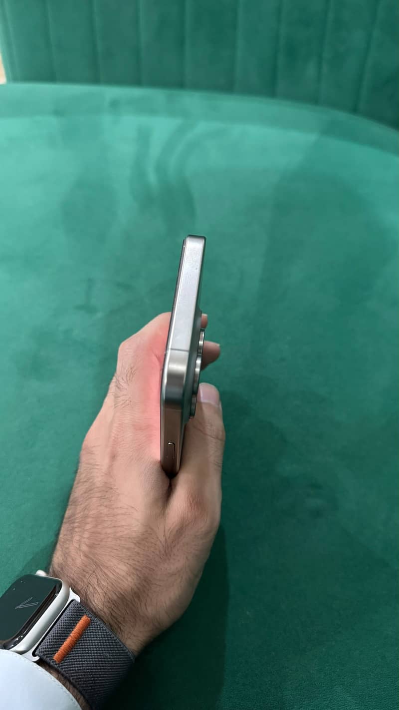 Apple iPhone 15 Pro Max 3