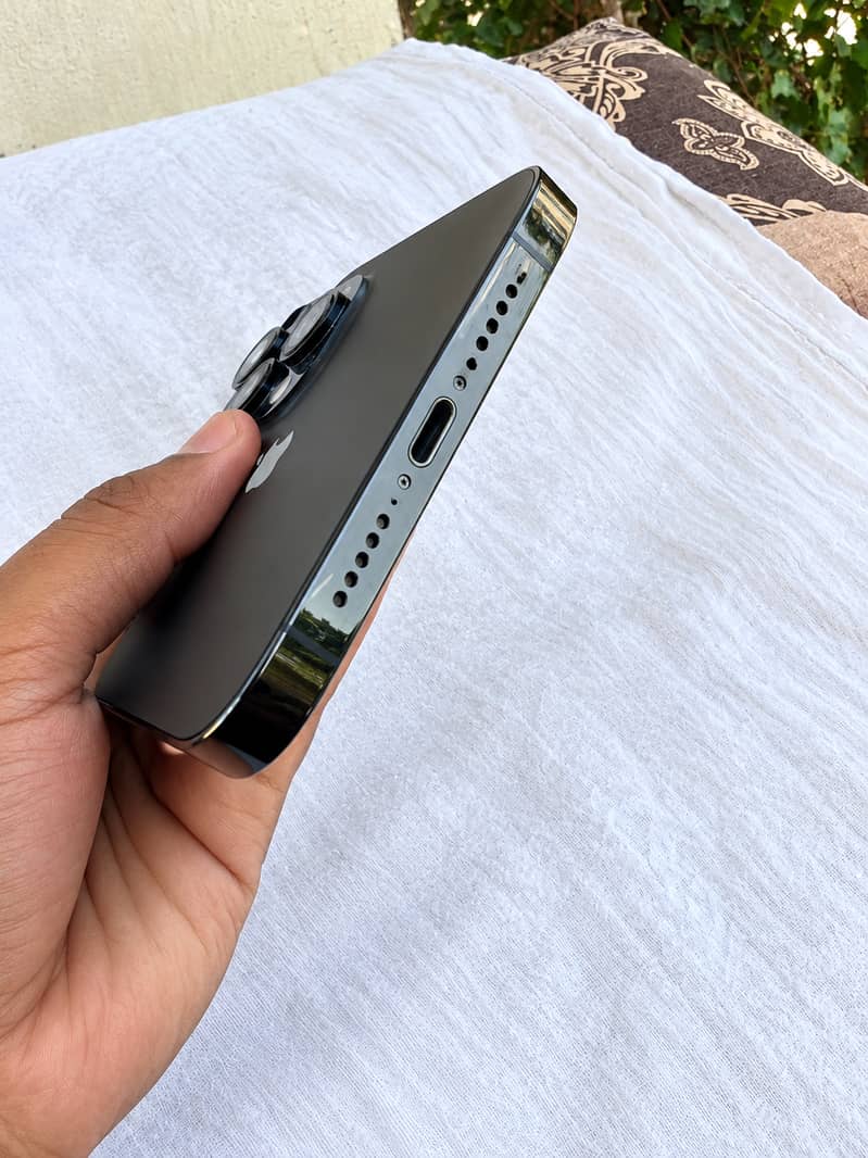 Apple iPhone 14 Pro Max 2