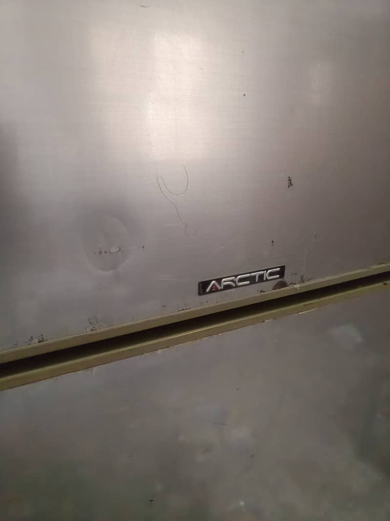 ARCTIC LARGE FRIDGE 1