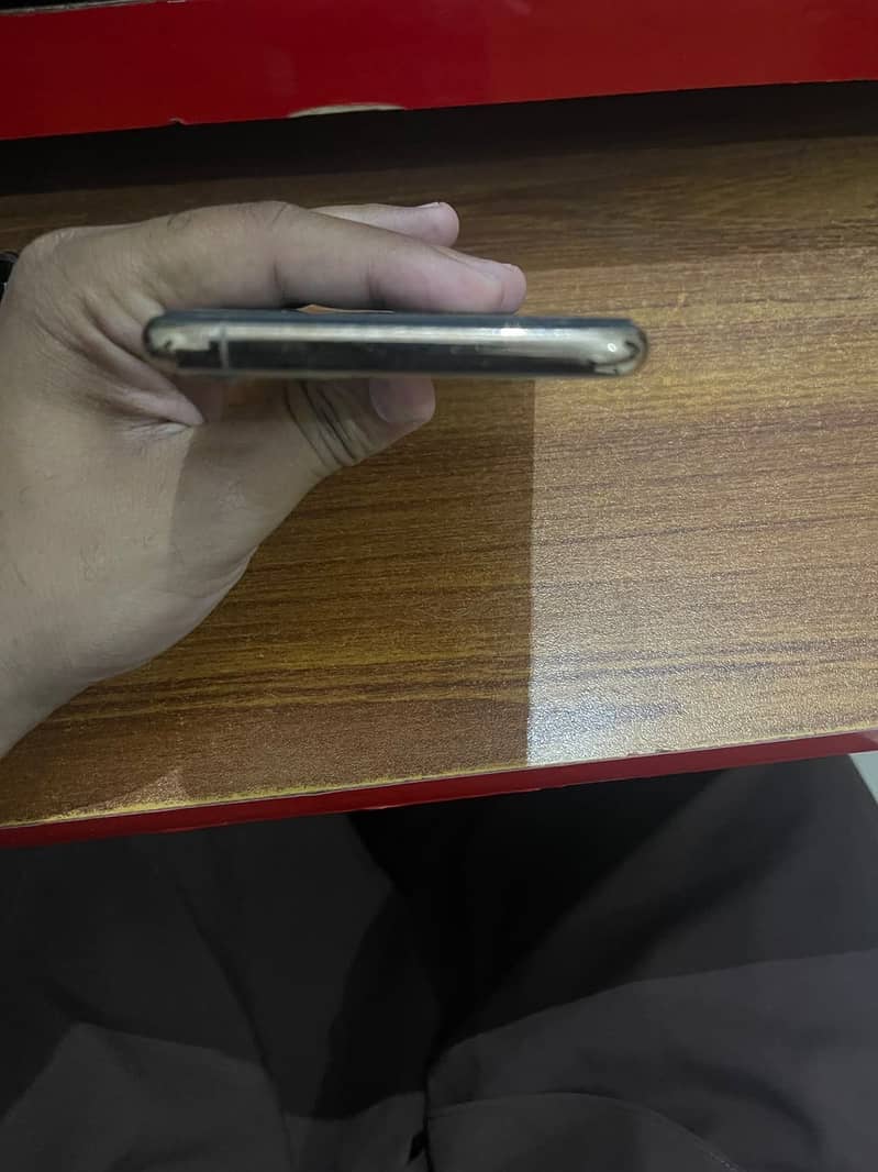 Apple iPhone 11 Pro Max 6