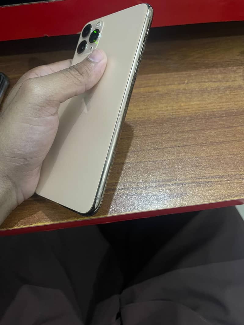 Apple iPhone 11 Pro Max 8