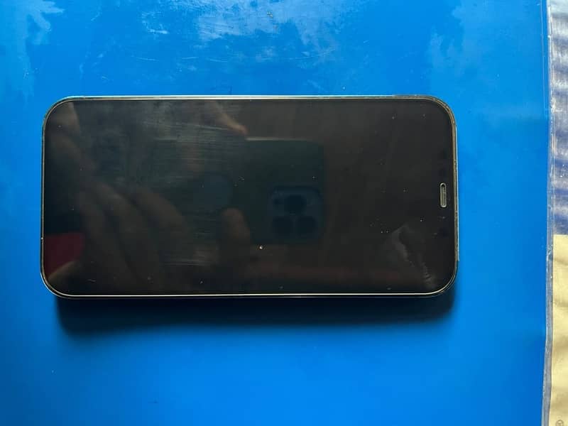 Apple iPhone 12 4