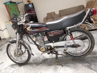 Honda CG 125 2018 model Lahore number Genuin condition