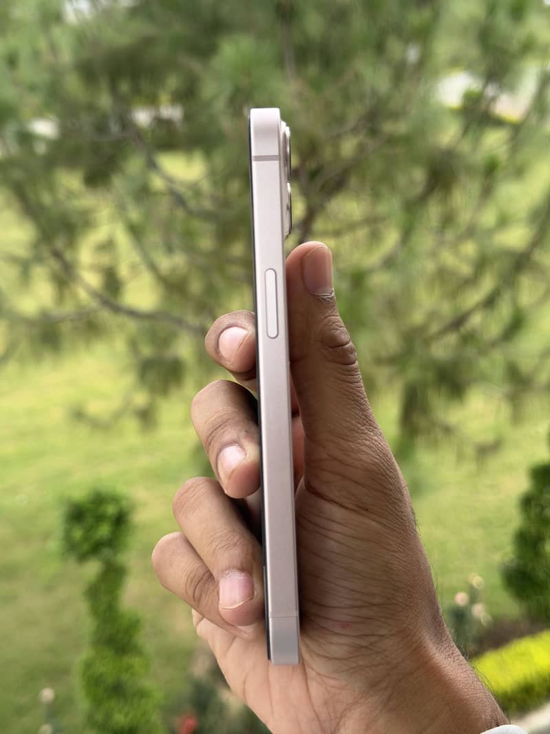 Apple iPhone 13 2