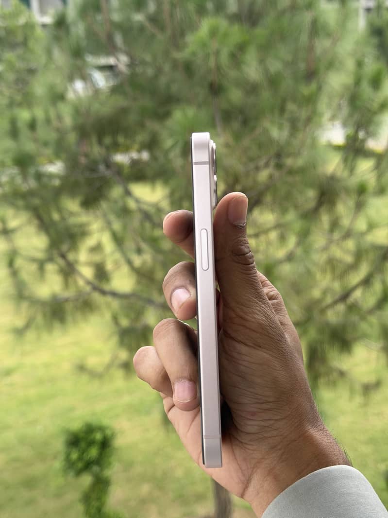Apple iPhone 13 4