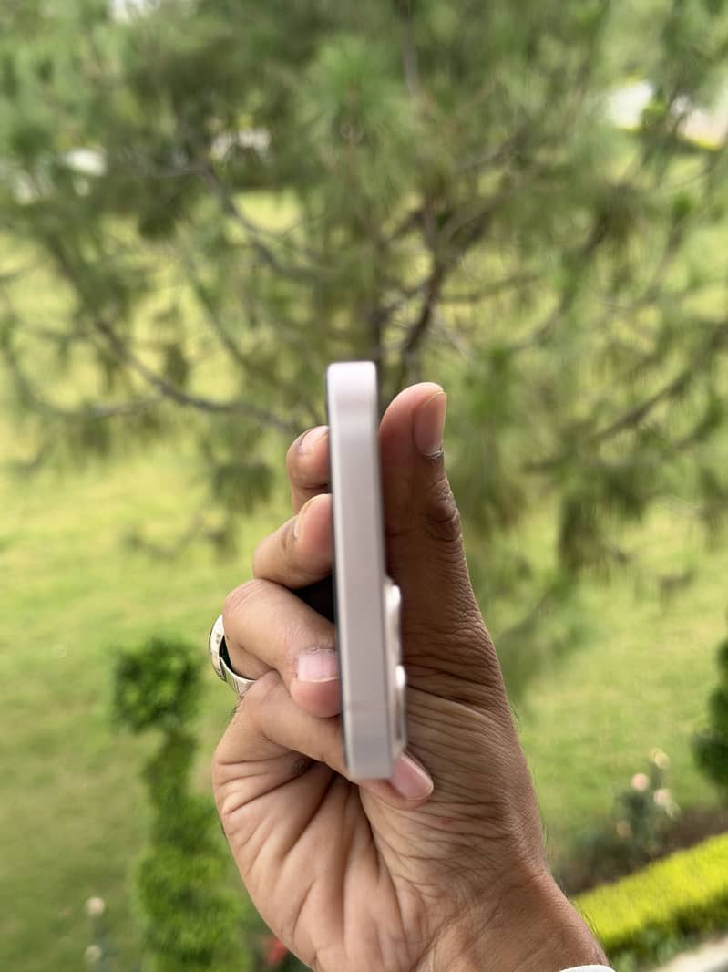Apple iPhone 13 7