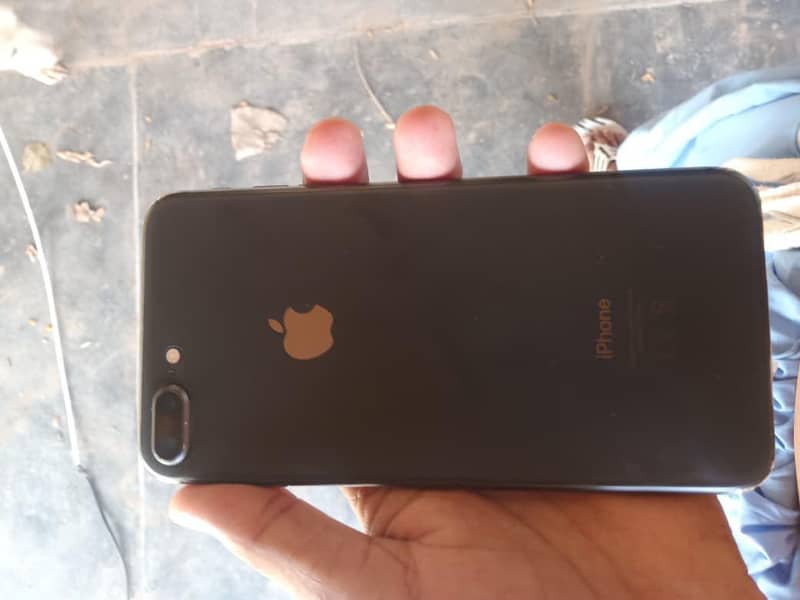 Apple iPhone 8 Plus 1