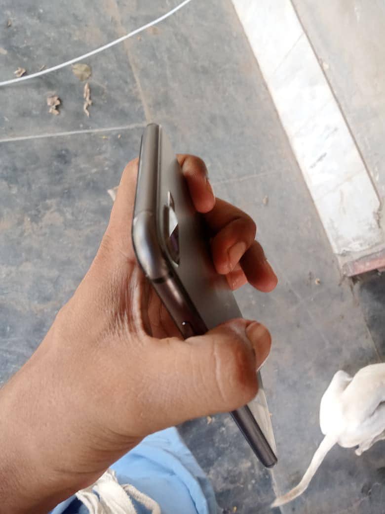 Apple iPhone 8 Plus 3