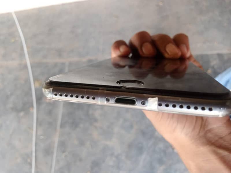 Apple iPhone 8 Plus 4