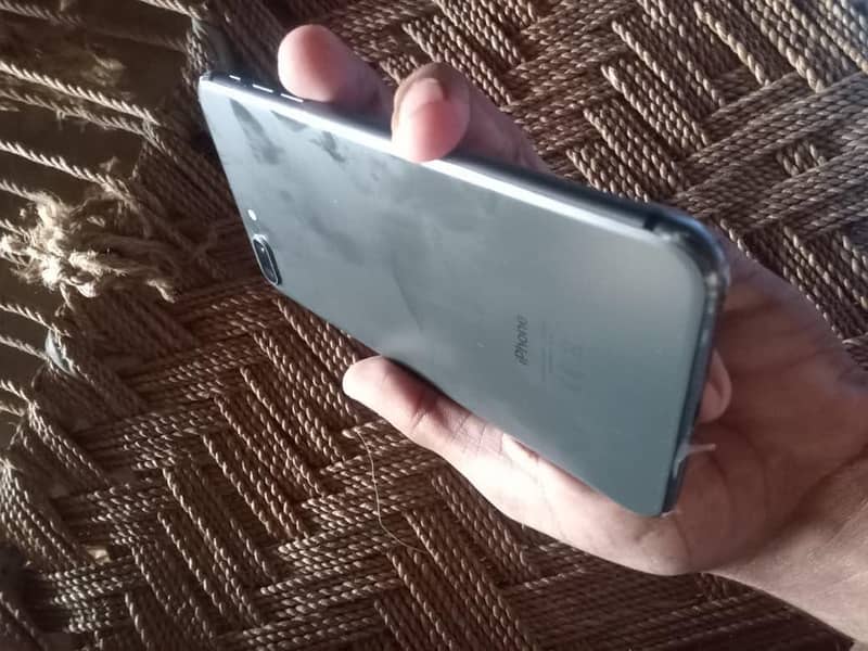 Apple iPhone 8 Plus 6