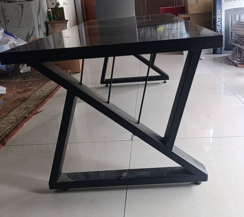 Black marble texture Table 1