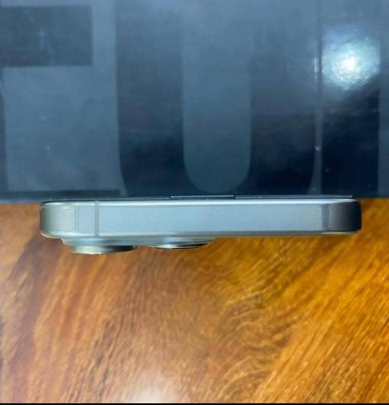 Apple iPhone 15 Pro Max 2