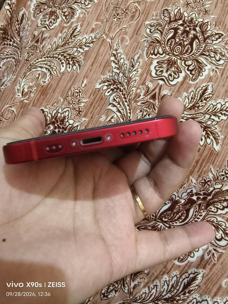 Apple iPhone 13 2