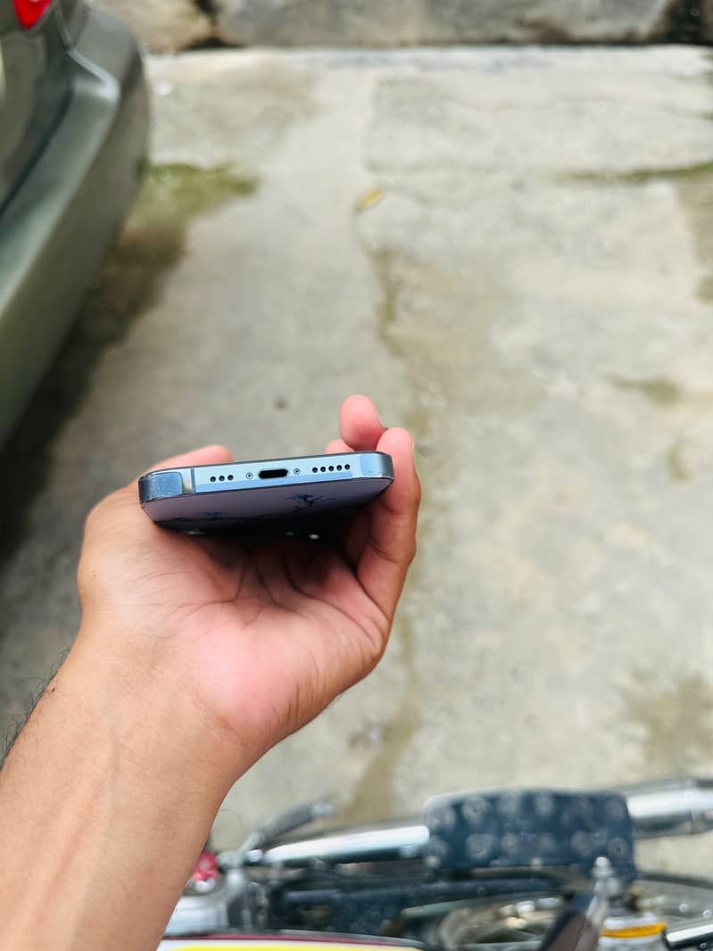 Apple iPhone 13 Pro 4