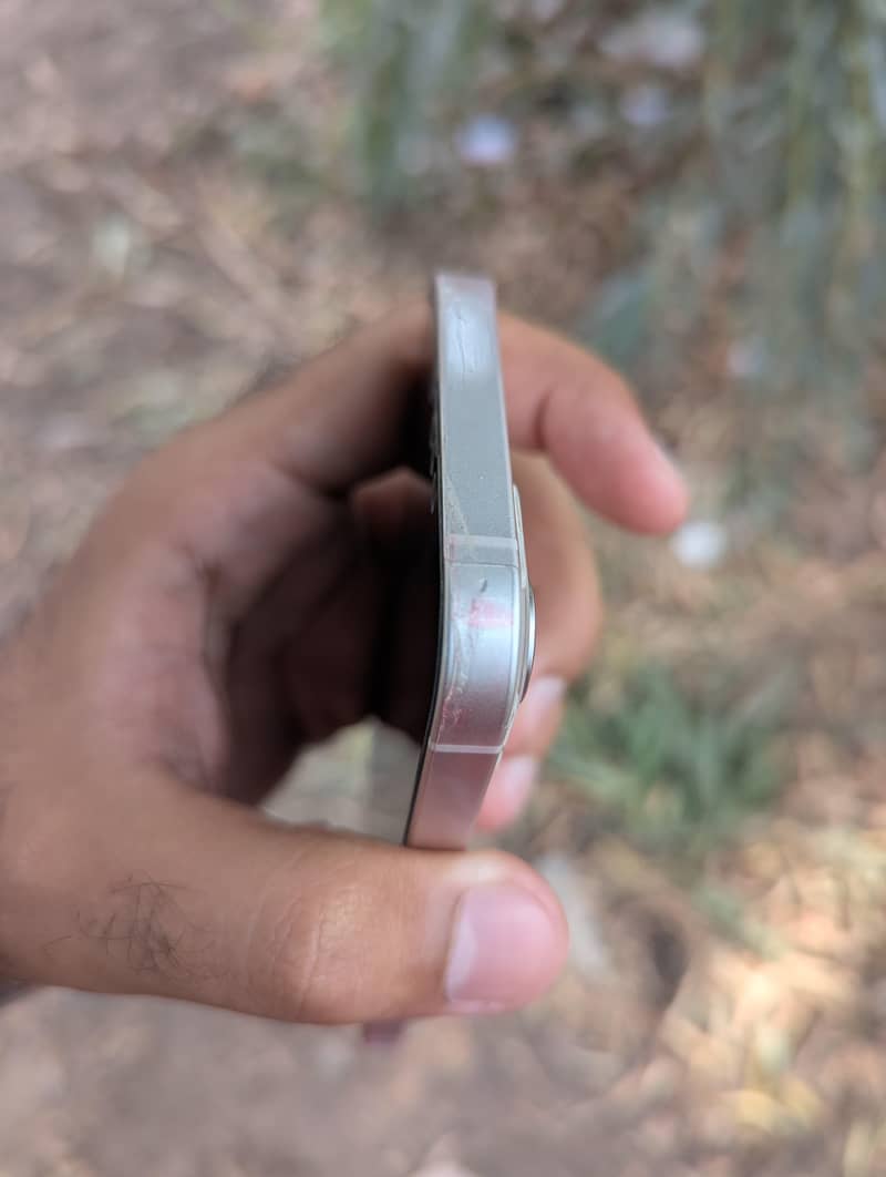 Apple iPhone 13 2