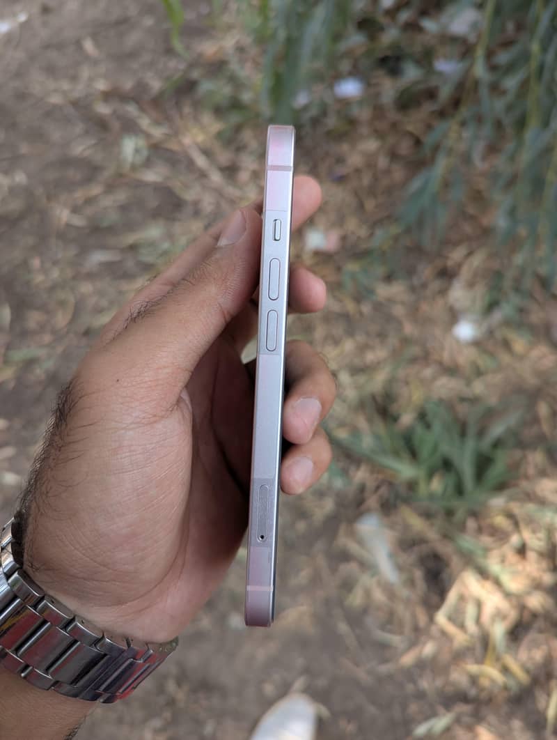 Apple iPhone 13 4