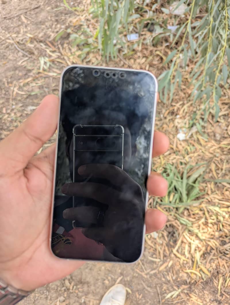 Apple iPhone 13 5
