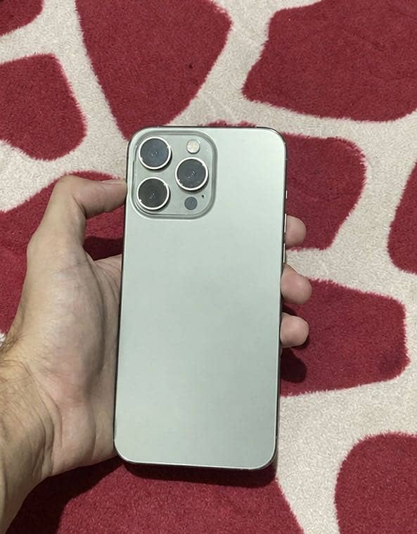 Apple iPhone 15 Pro Max 3