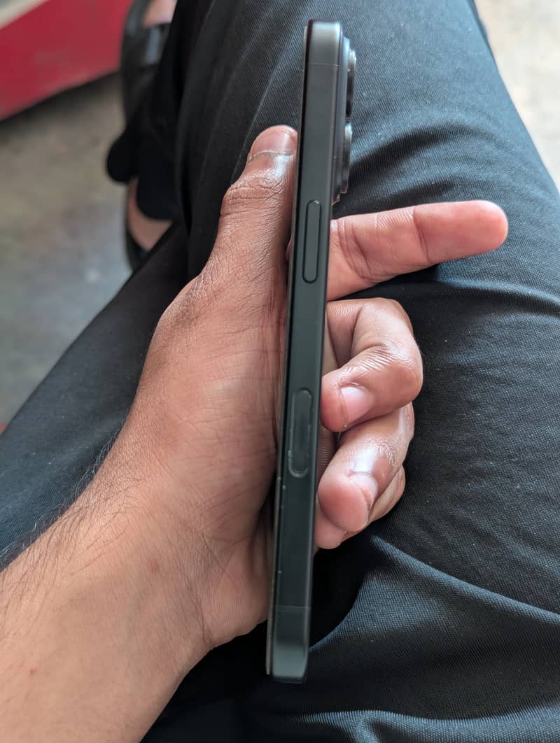 Apple iPhone 16 2