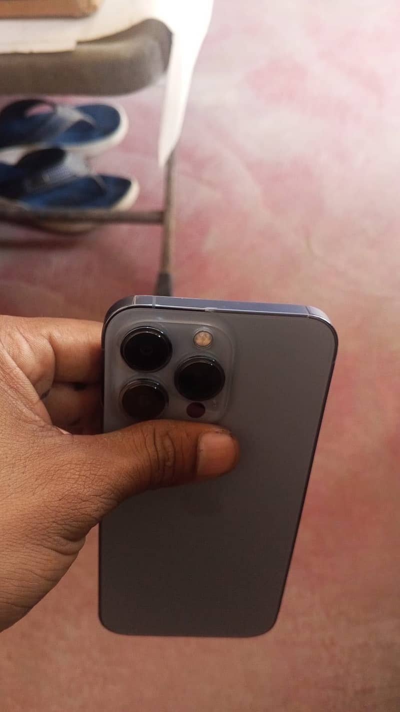 Apple iPhone 13 Pro 2