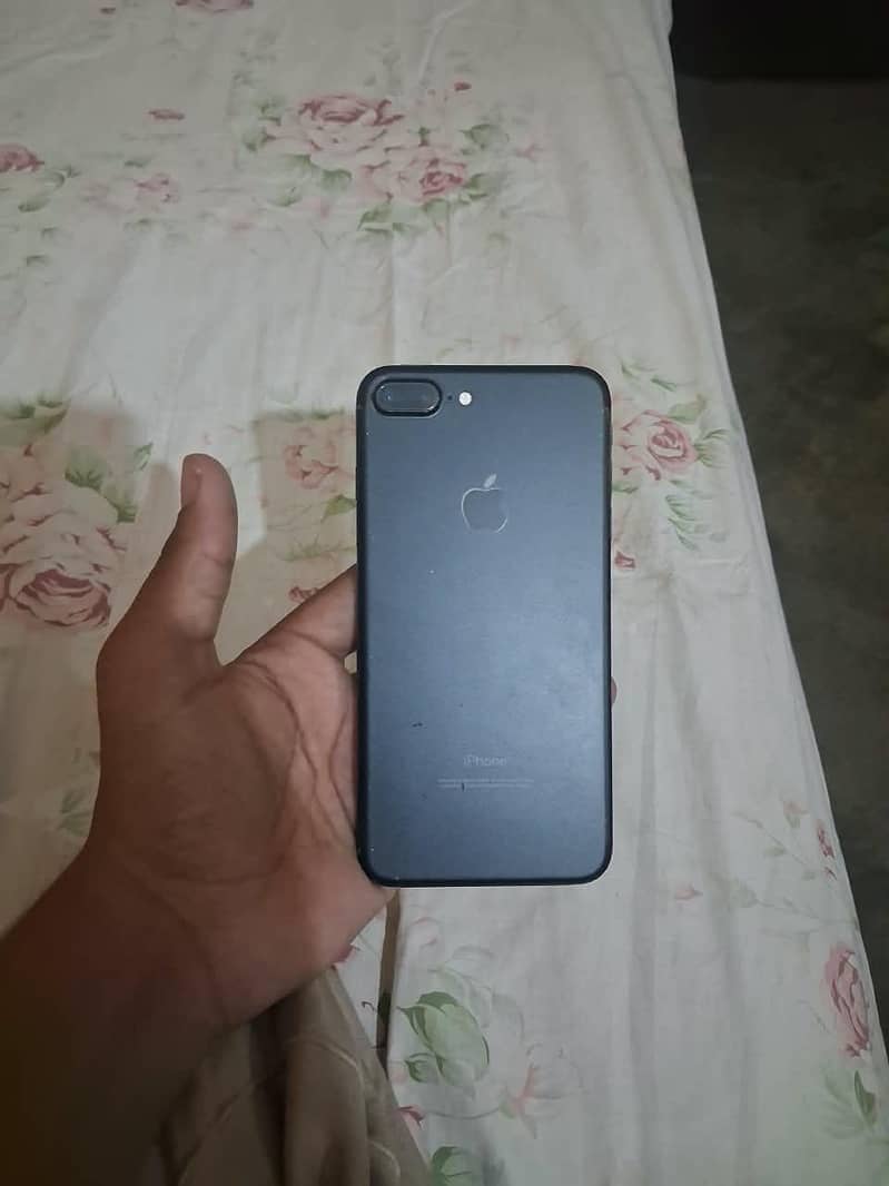 Apple iPhone 7 Plus 1