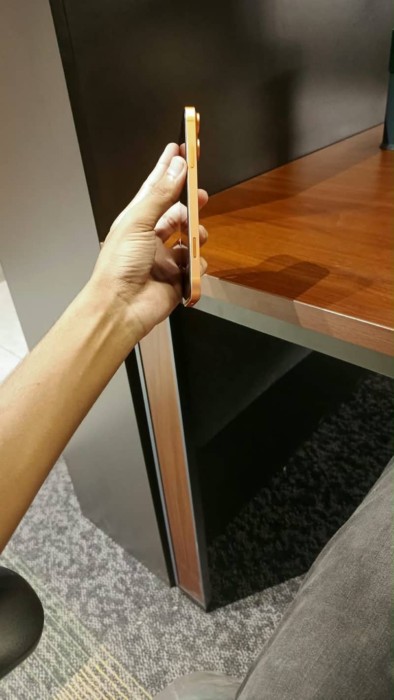 Apple iPhone XR 7