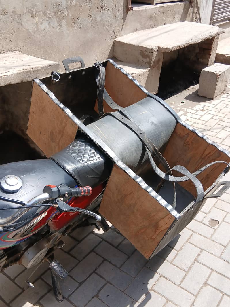 موٹر سائیکل سامان بردار کیریئر / کارگو باکس برائے فروخت 1