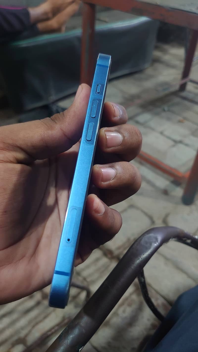 Apple iPhone 13 2