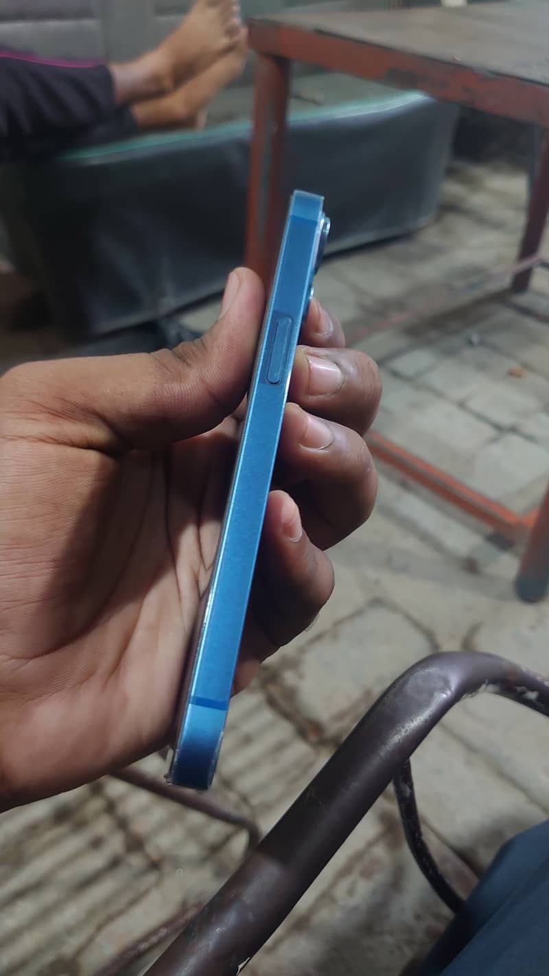 Apple iPhone 13 4