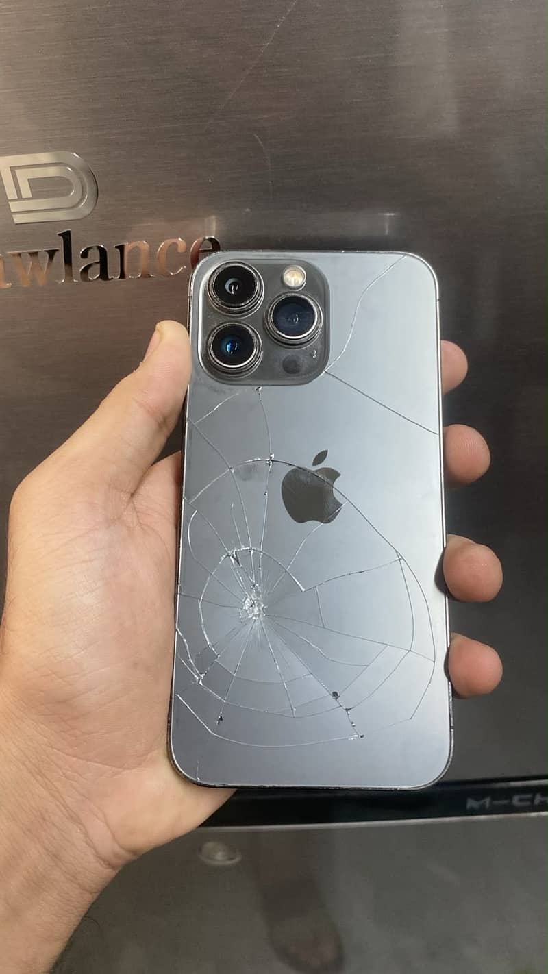 Apple iPhone 13 Pro 3