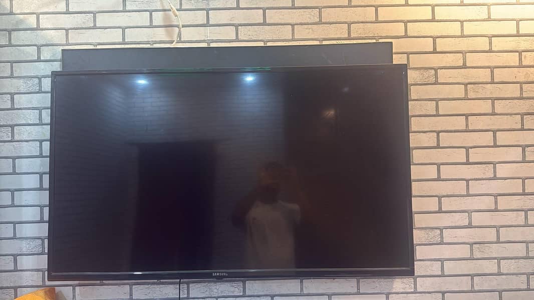 LCD ANDROID 54 INCH 0