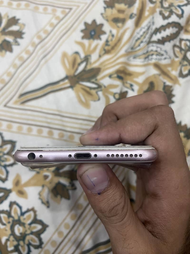 Apple iPhone 6S Plus 4
