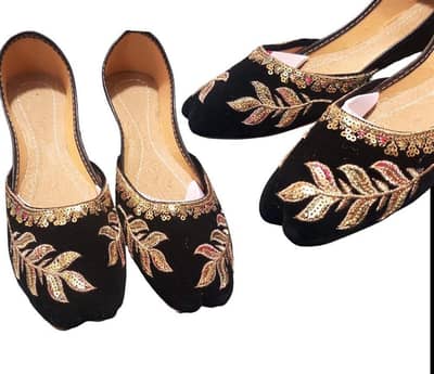 Embroidered Khussa)