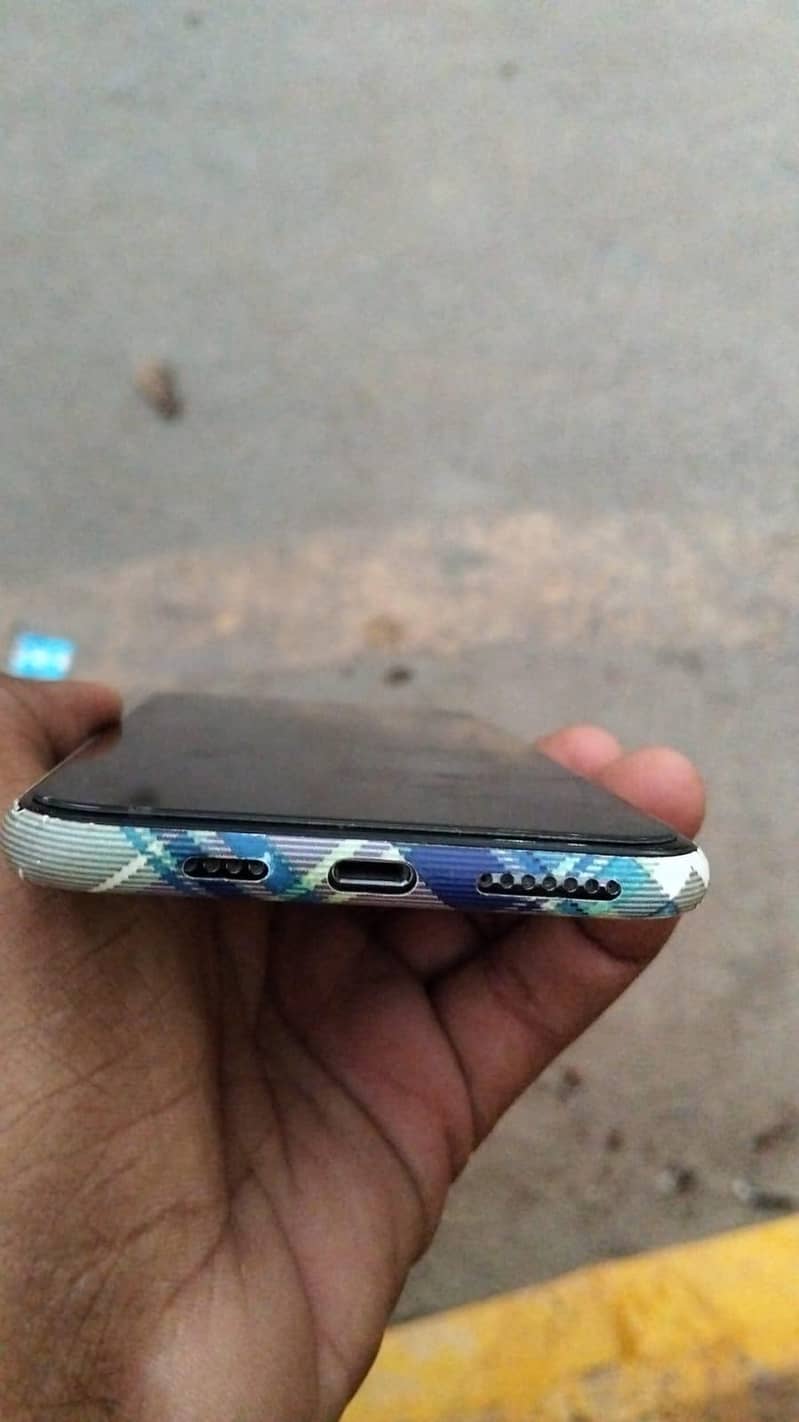 Apple iPhone 11 Pro 1