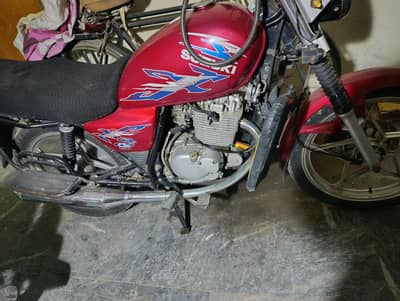 Sazuki GS 150 red color