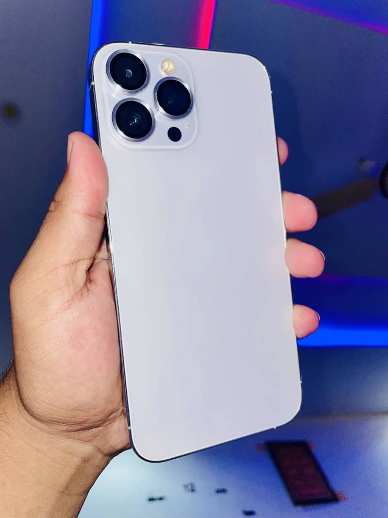 Apple iPhone 13 Pro Max 1