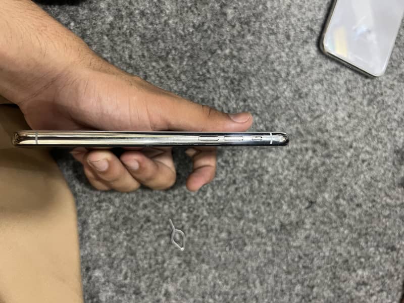 Apple iPhone X 3