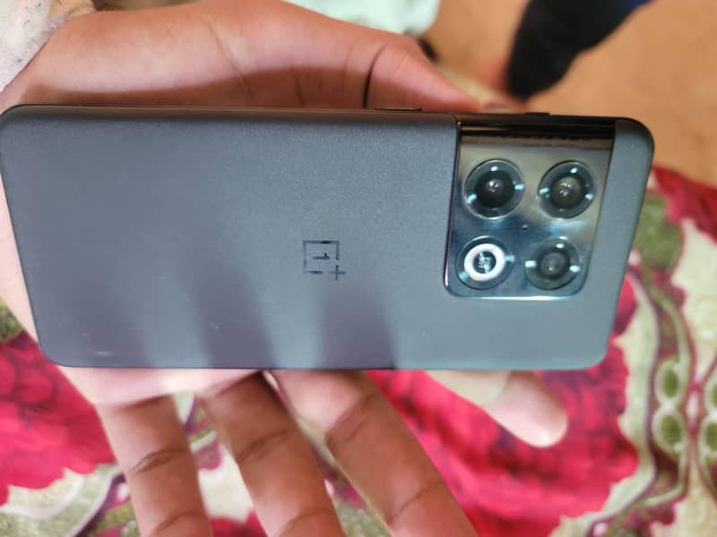 One Plus 10 Pro 6