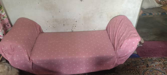 argent sale RS 16,500 reasonable price 5 setor sofa + one king chirr