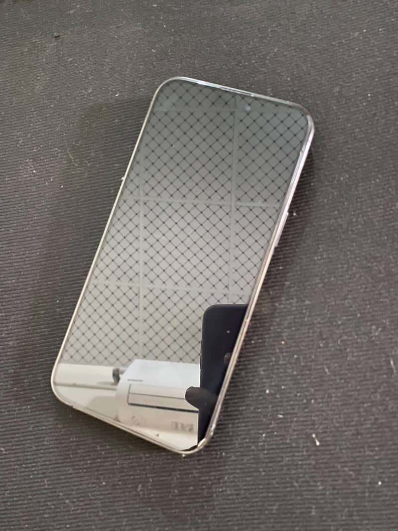 Apple iPhone 15 Pro Max 0