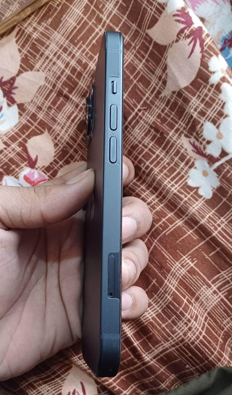Apple iPhone 13 3