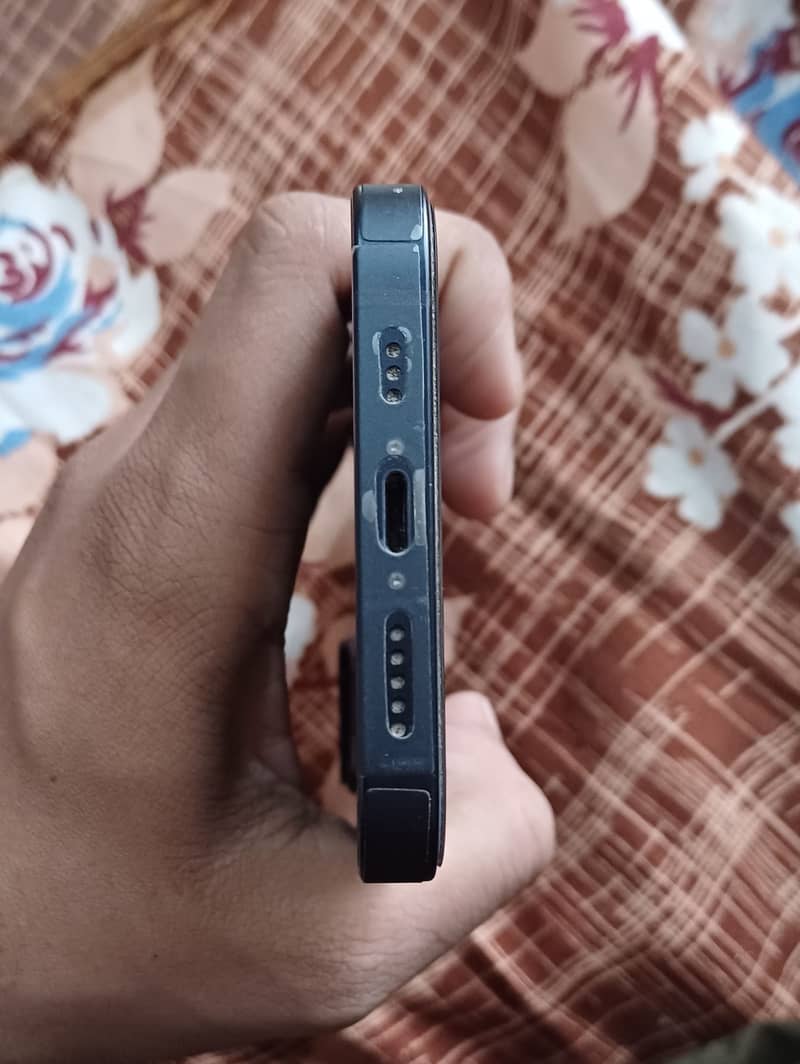Apple iPhone 13 4