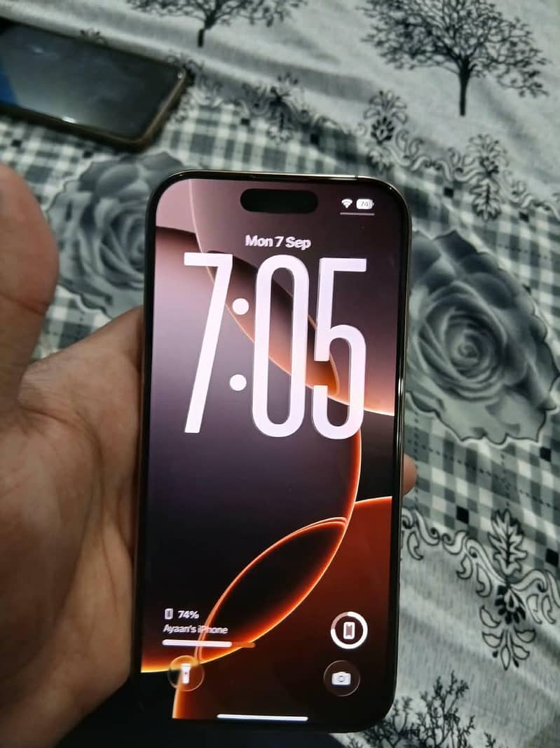 Apple iPhone 16 Pro 1