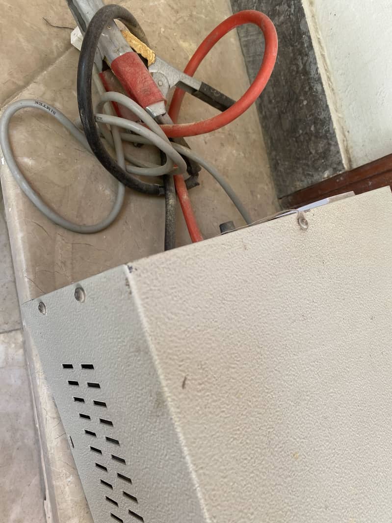 Simtek 1250 VA UPS 3