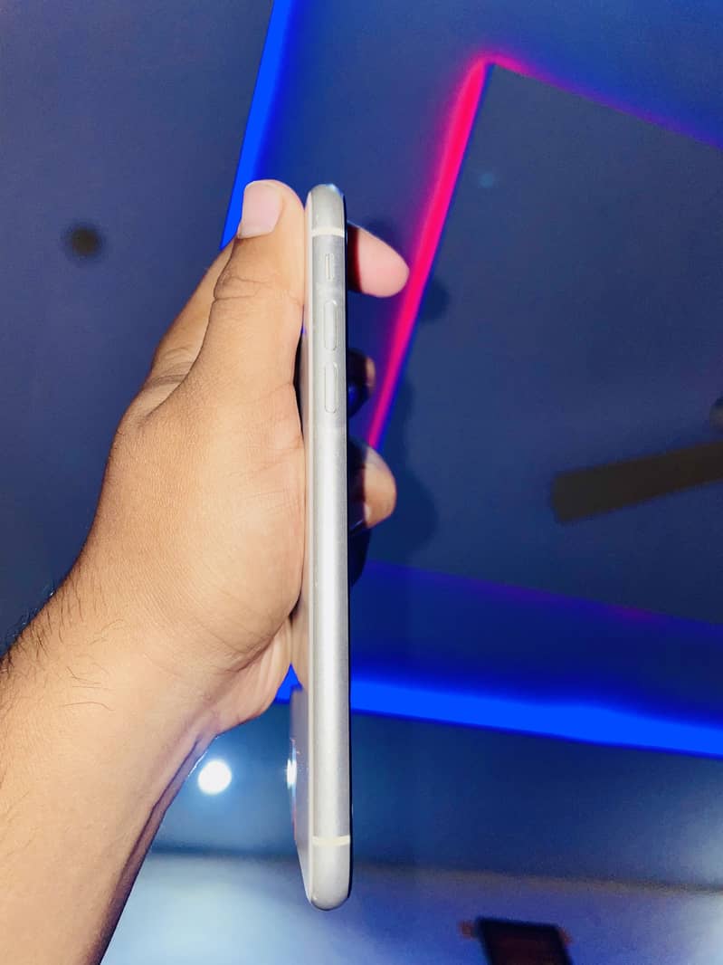 Apple iPhone 11 3