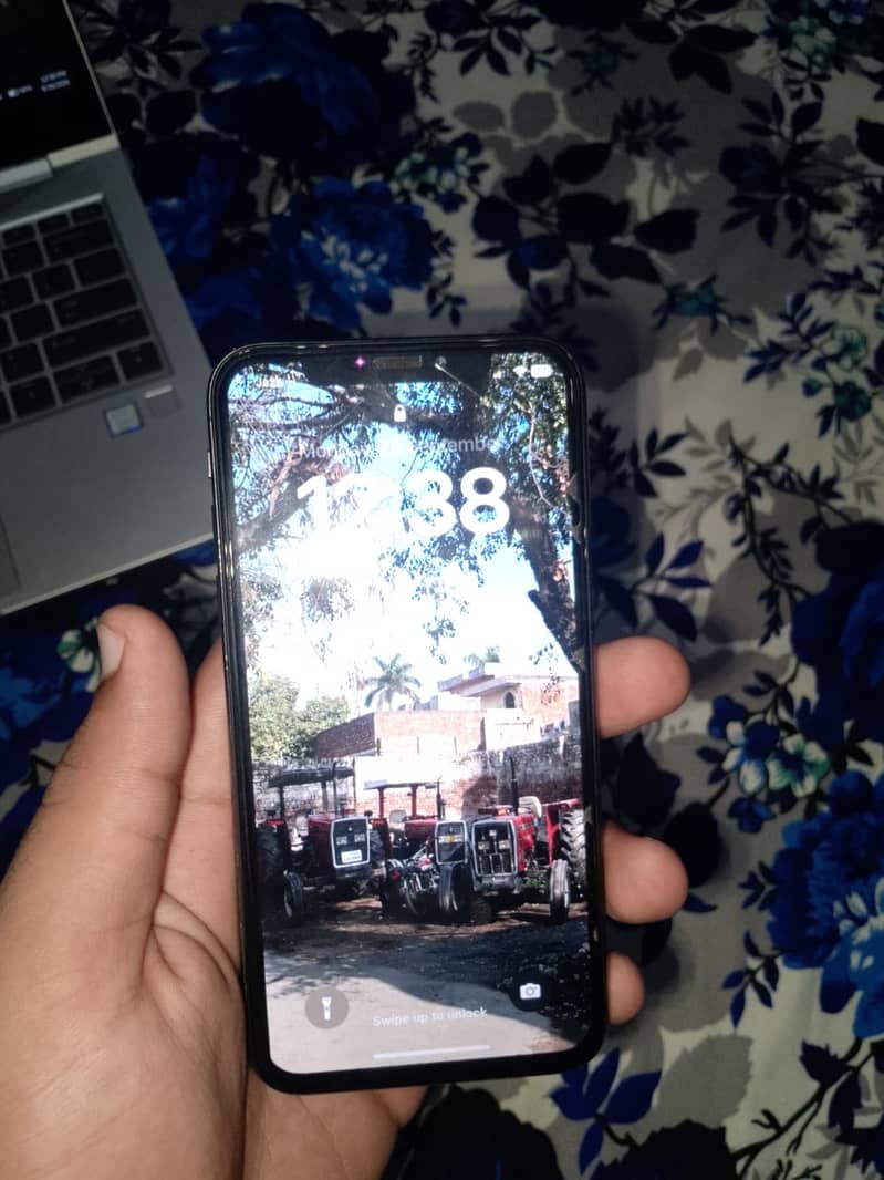 Apple iPhone X 4