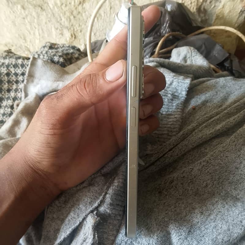 Realme C75 4