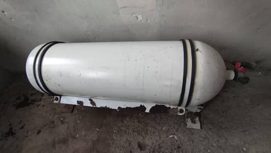Car CNG Cylinder with complete kit & stand