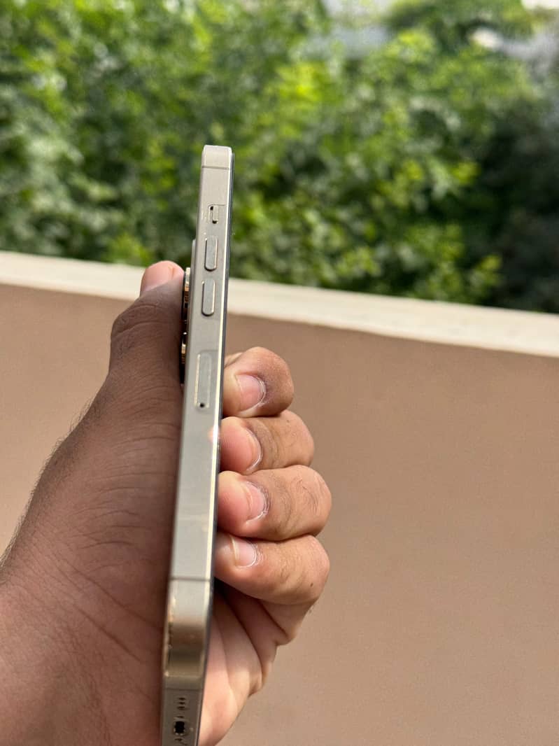 Apple iPhone 13 Pro 2